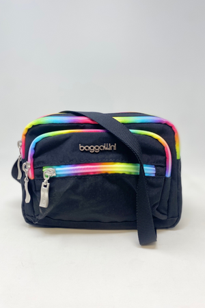 Baggallini Triple Zip Bagg Rainbow Quilt