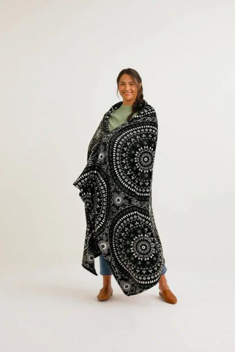 Vera Bradley Plush Throw Black Bandana Medallion